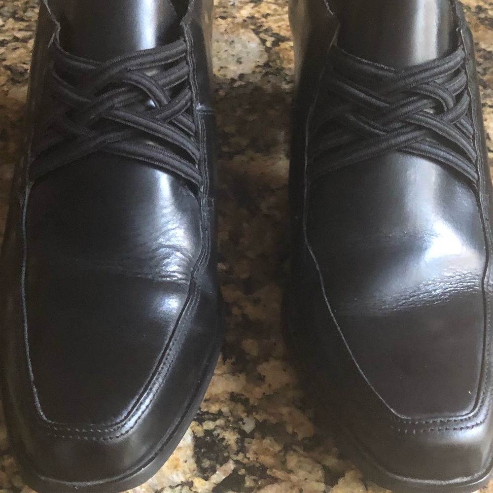 Black leather heel bootie